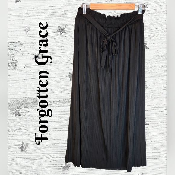 Forgotten Grace Midi/Maxi Skirt Sz M Black All Pleated Elastic Waist Tie Front - Picture 1 of 12